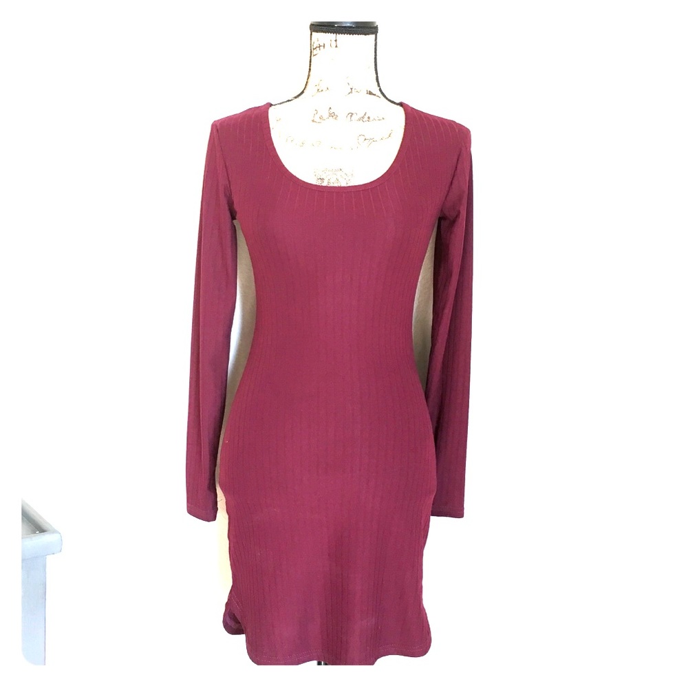 Hot Kiss burgundy dress size M.